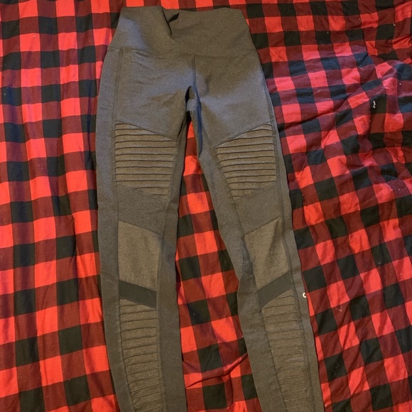 Alo yoga Moto legging bundle - Picture 2 of 7
